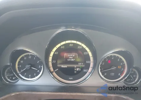 2013 Mercedes-Benz E 350 4Matic z USA, uszkodzony, nr VIN WDDHF8JB3DA749333